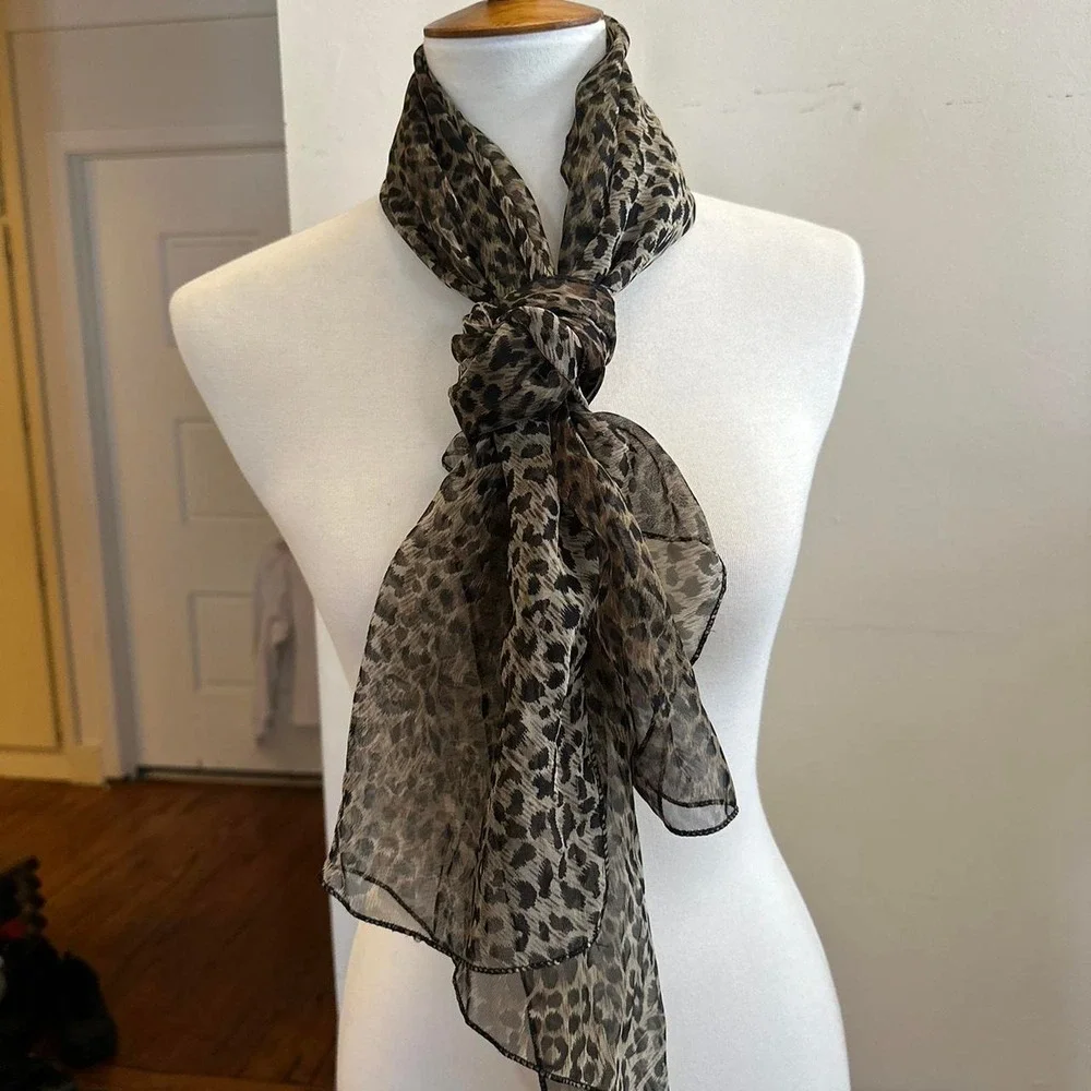 Super cute animal print scarf 💘